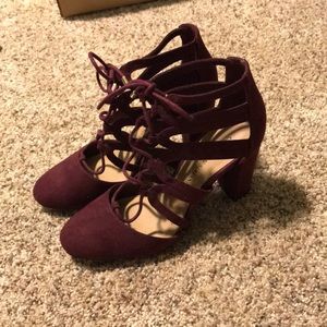Like-new! Maroon strapy heels!